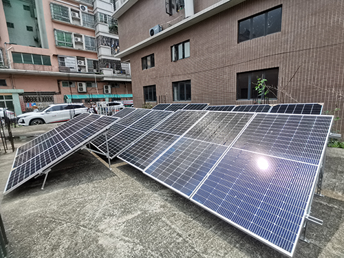 güneş enerji̇si̇ paneli̇