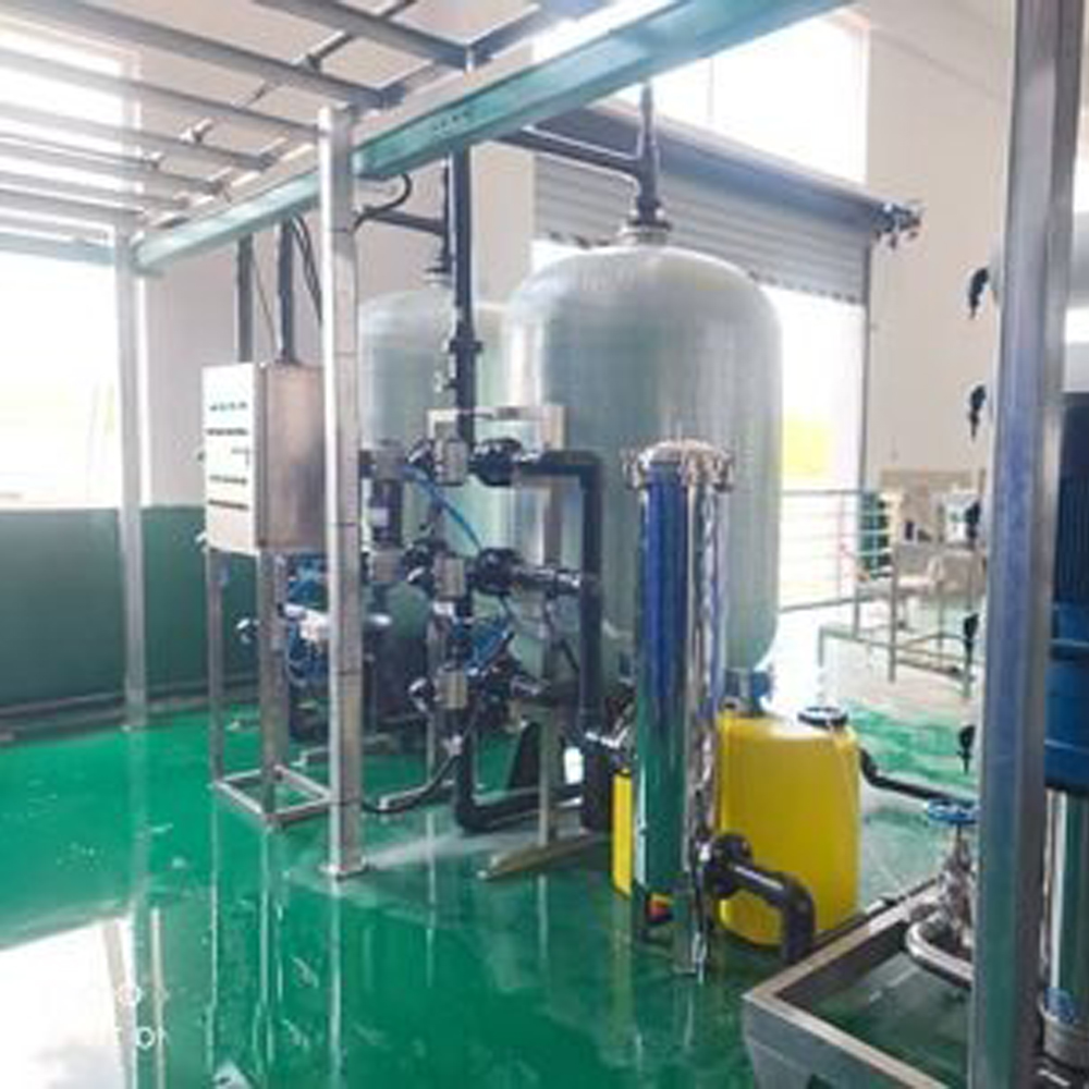 Sistema industriale di purificazione dell'acqua a osmosi inversa